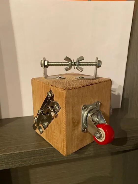 BUSY CUBE EN BOIS